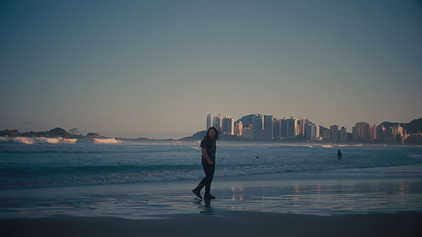 Tema de Queen inspira abrazos en spot de Banco Itaú para el Rock in Rio 2019