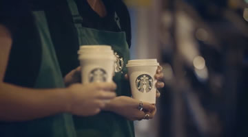 Kitchen y Starbucks premian a los trabajadores nocturnos con un café