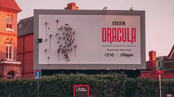 Drácula aparece por las noches y anuncia su llegada a la BBC