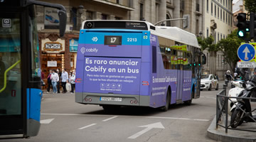Cabify se sube a un bus para concientizar sobre el uso del coche particular