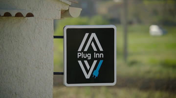 Renault abre la plataforma Plug Inn