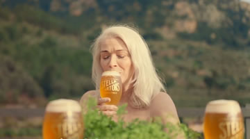 Cerveza Stella Artois se muestra al natural