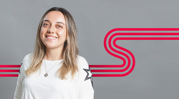 Super nombra a Ángela Baracaldo como nueva Directora de Social Media Regional
