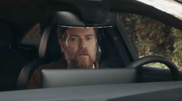 Ewan McGregor protagoniza spot para el Nuevo Volkswagen ID.7 con ChatGPT