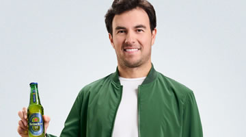 El piloto mexicano Checo Pérez se alía con Heineken y LePub para un experimento social
