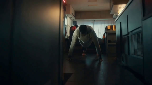 Teaser - Chris Rock is Ready to do Pushups!