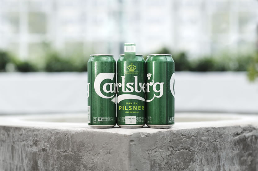 Carlsberg pega latas para eliminar el packaging de plástico