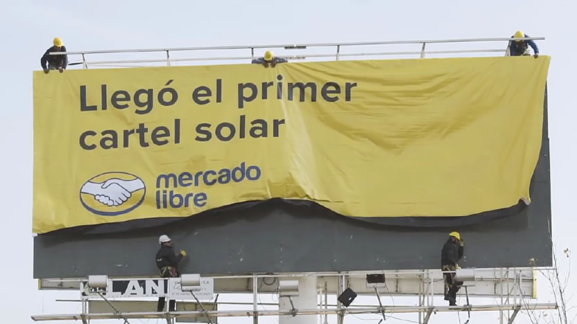 Mercado Libre instala el primer cartel solar de Latinoamérica