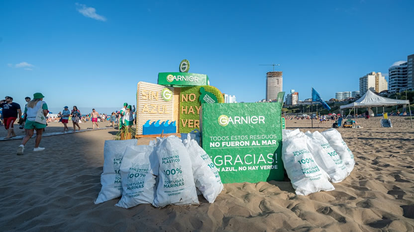 Garnier limpia las playas de Plástico