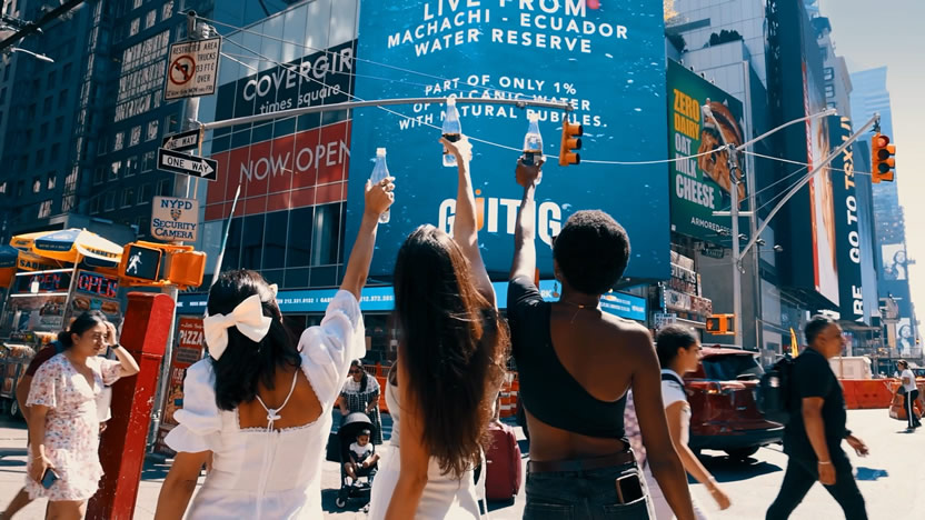 Güitig comparte el milagro de sus burbujas en Times Square con MullenLowe Delta Ecuador