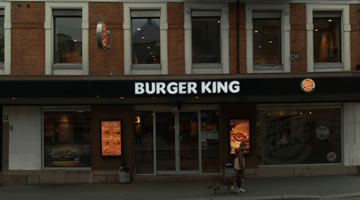 DAVID y Burger King cenan con los Vecinos