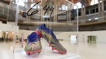 Adidas y Leo Messi donan los botines del record por una causa benéfica 