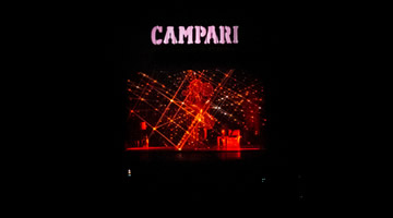 Venue y Campari realizaron un evento con hosts holográficos de film de Federico Fellini