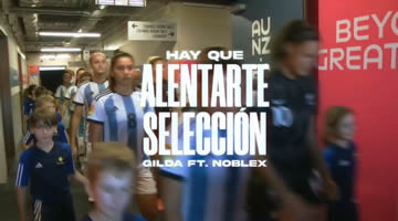 Noblex y Gilda alientan a las jugadoras de la selección argentina de fútbol en el Mundial
