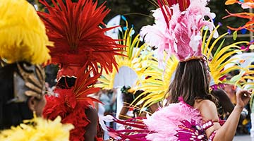 Carnavales en Latinoamérica: La temporada donde el marketing baila nuevos ritmos