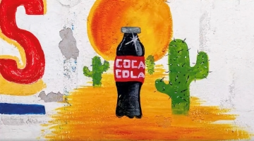 Every Coca-Cola is Welcome celebra las versiones reinventadas del logo de la marca