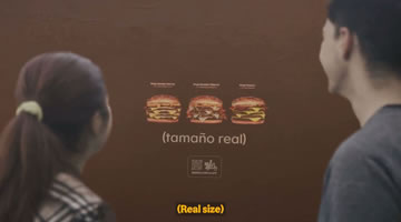 We Believers crea OOH para Burger King con fotos de productos a tamaño real
